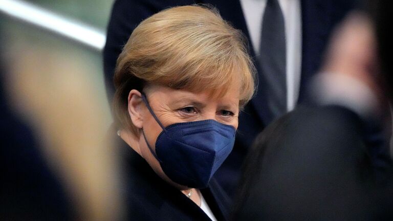 Исполняющая обязанности канцлера Германии Ангела Меркель в Бундестаге