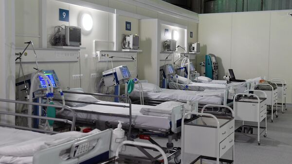 Палата интенсивной терапии во временном госпитале для пациентов с COVID-19 в конгрессно-выставочном центре Сокольники в Москве