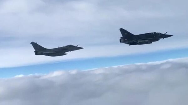 Кадры сопровождения российскими истребителями французских военных самолетов