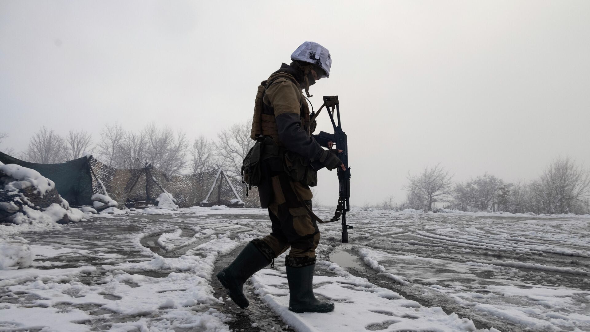 Украинский военнослужащий в Донецкой области - РИА Новости, 1920, 25.01.2022