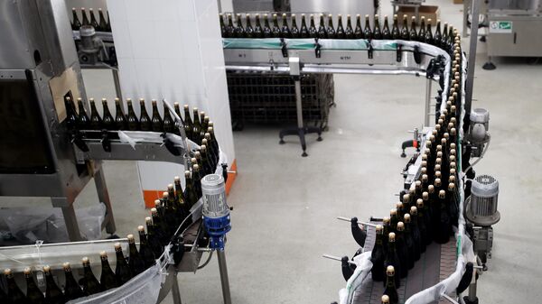 Производство шампанского на заводе Абрау-Дюрсо в Краснодарском крае