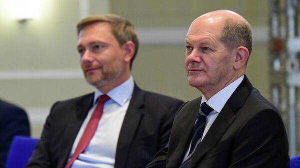 Канцлер Германии Олаф Шольц и новый министр финансов Кристиан Линднер