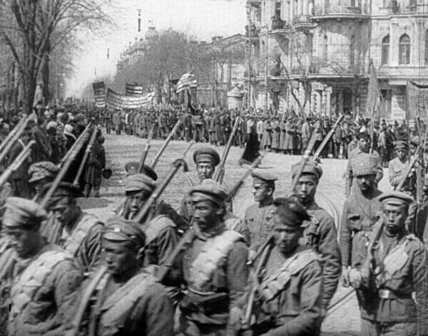 Гражданская война и иностранная интервенция в России 1917-1922 гг.
Вступление частей Красной Армии в Одессу. Апрель 1919 года. РИА Новости / РИА Новости Гражданская война и иностранная интервенция в России 1917-1922 гг.
Вступление частей Красной Армии в Одессу. Апрель 1919 года. РИА Новости / РИА Новости