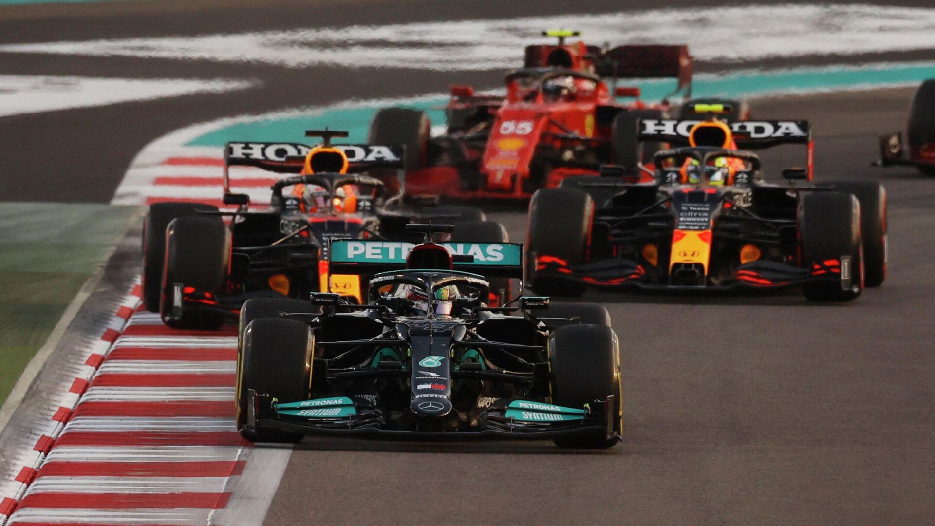 Команда "Формулы-1" "Мерседес" объявила об отзыве апелляции на итоги последнего Гран-при 