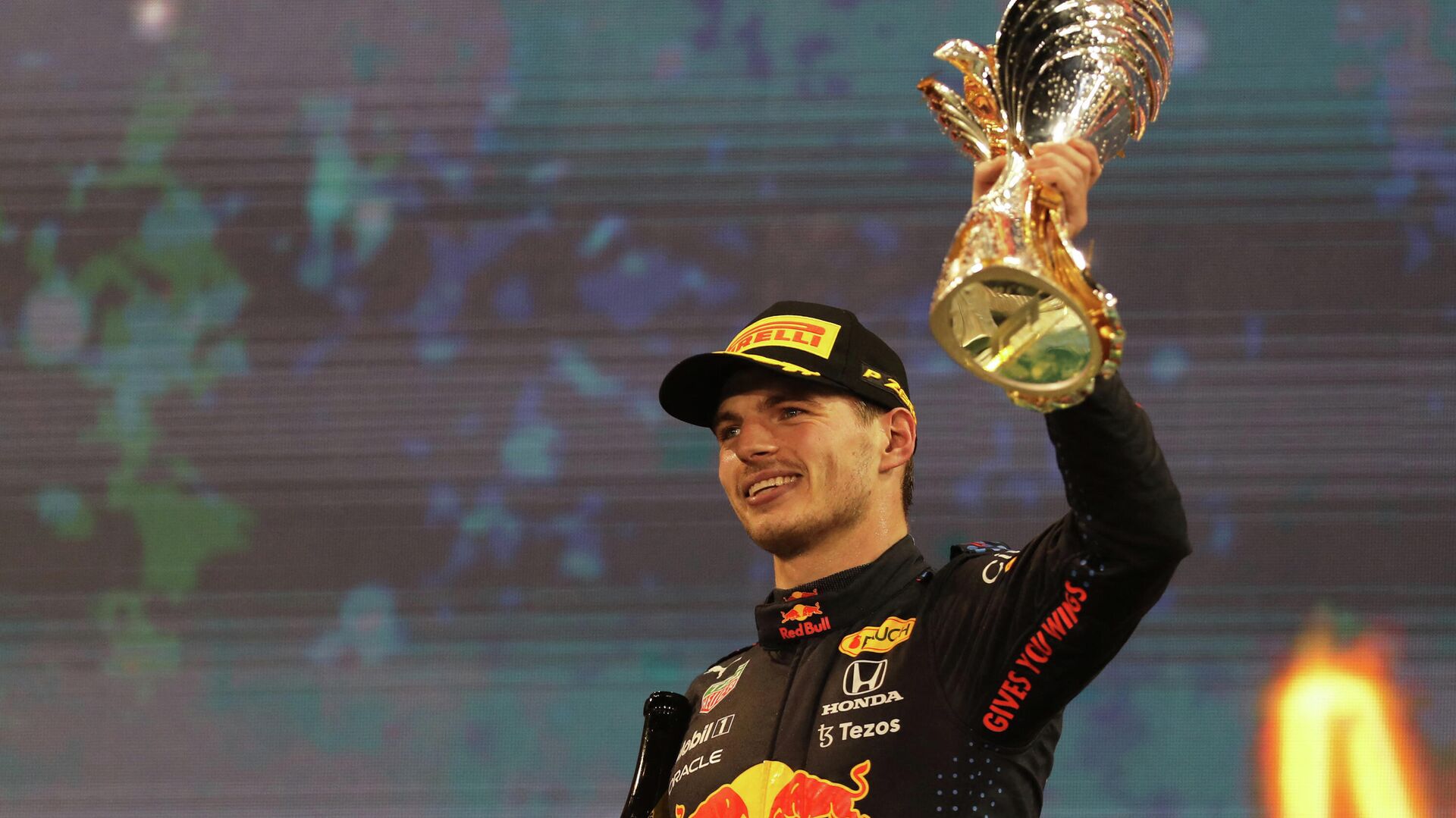 Ферстаппен занял первое место в рейтинге лучших гонщиков сезона "Формулы-1"