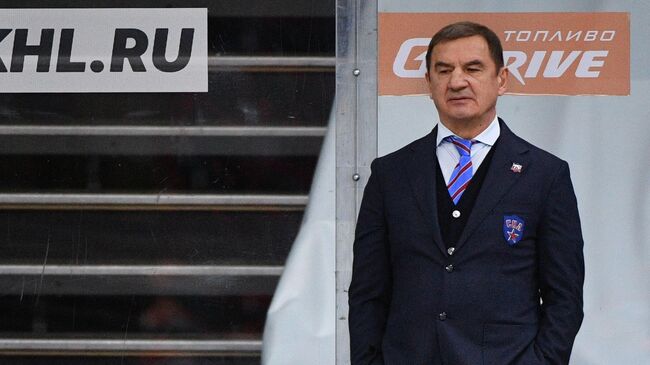 Главный тренер СКА Валерий Брагин перед началом матча регулярного чемпионата Континентальной хоккейной лиги сезона 2021/2022 между ХК СКА (Санкт-Петербург) и ХК Северсталь (Череповец).