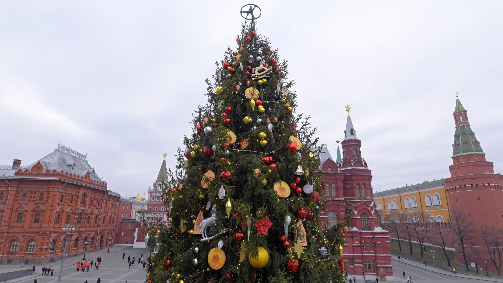 Украшение новогодней елки на Манежной площади - РИА Новости, 1920, 14.12.2021