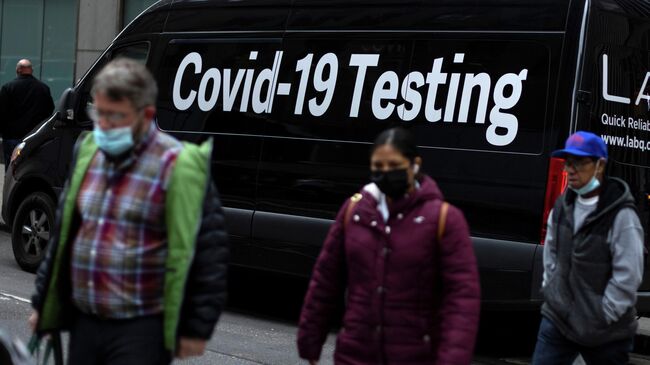 Мобильный пункт тестирования на коронавирус (COVID-19) в Нью-Йорке, США