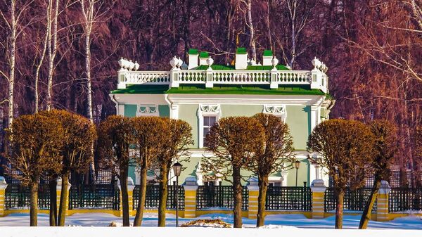 Итальянский домик в парке усадьбы Кусково в Москве