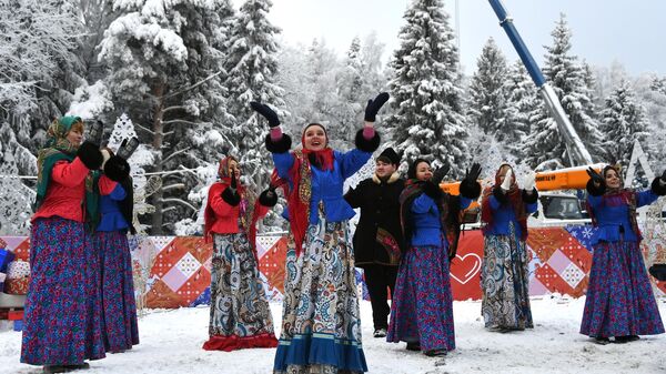 Театрализованное представление в деревне Новопареево городского округа Щелково, где будет срублена главная новогодняя елка страны