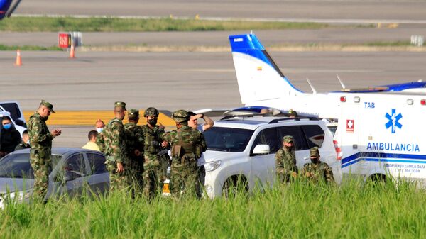 Военные на месте взрыва в аэропорту имени Камильо Даса, Колумбия