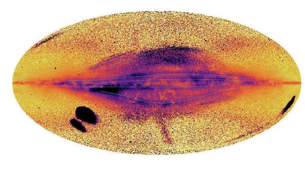 Карта движения звезд Млечного Пути, построенная по данным космической обсерватории Gaia. Черным и пурпурным обозначены области со значительным движением, желтым — области относительно небольшого движения. Крупномасштабные нитевидные дисковые структуры в средней плоскости Галактики выделены линиями. Слева внизу — галактики-спутники Магеллановы Облака, справа — разрываемая на части карликовая галактика Стрельца