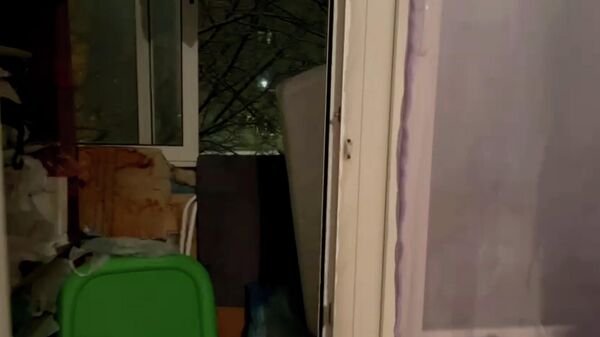 Кадры из квартиры, из окна которой выпал 5-летний ребенок в Москве