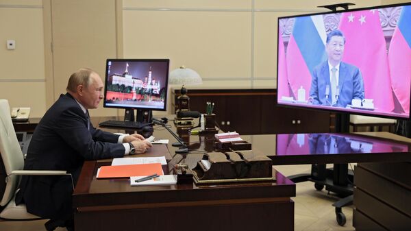 Президент РФ Владимир Путин во время переговоров в режиме видеоконференции с председателем Китайской Народной Республики Си Цзиньпином