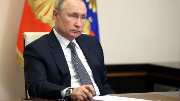 У вас в министерстве кто конкретно занимается этим? – Путин задал вопрос о свалках Козлову