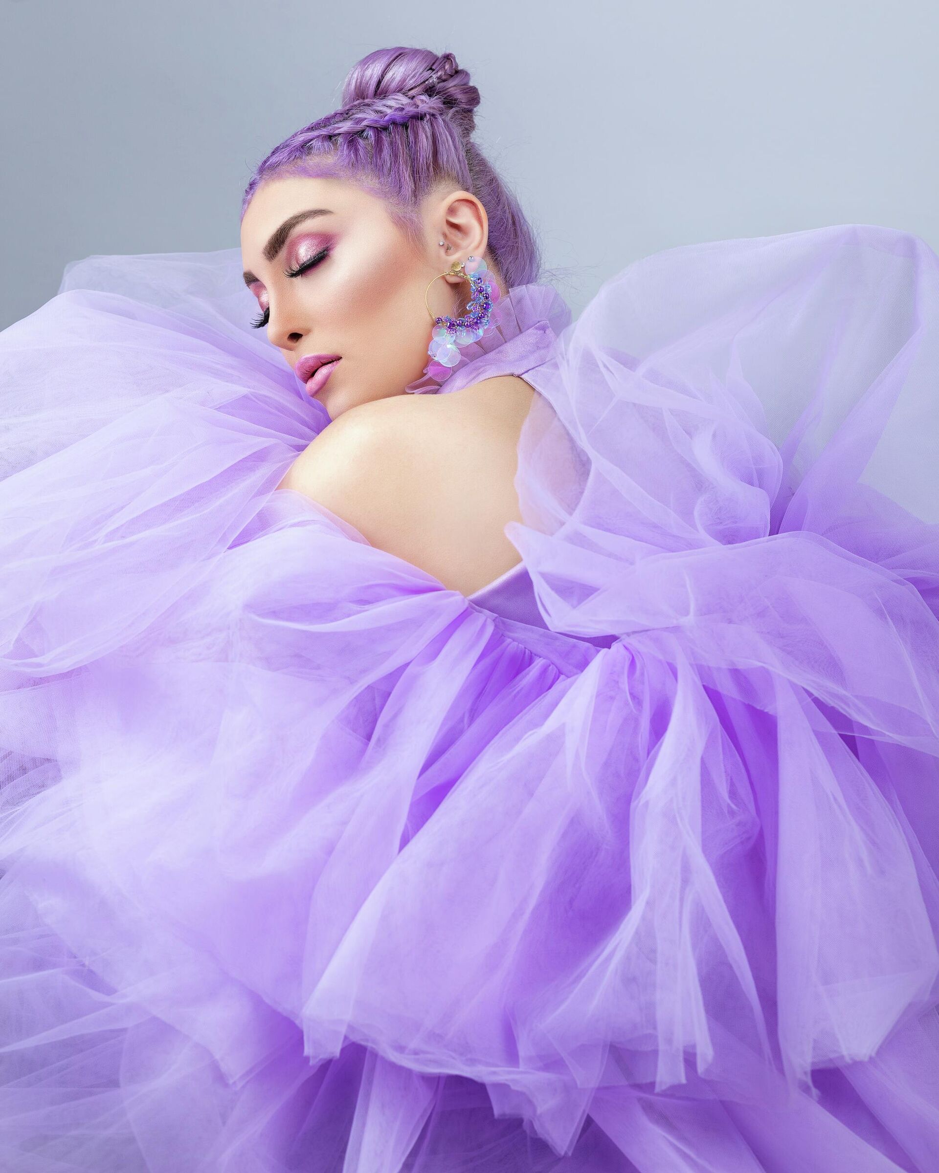 Девушка в праздничном платье - РИА Новости, 1920, 22.12.2025