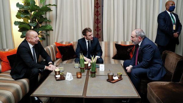 Трехсторонняя встреча премьер-министра Армении Никола Пашиняна, президента Азербайджана Ильхама Алиева и президента Франции Эммануэля Макрона в Брюсселе