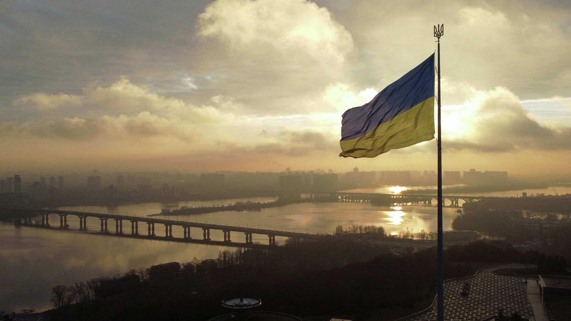Украинский флаг в Киеве - РИА Новости, 1920, 11.01.2022