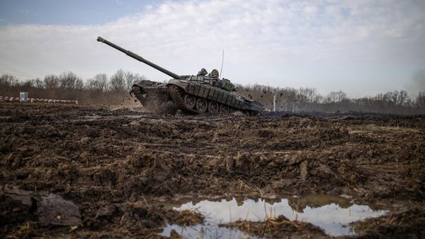 Тренировка экипажей танка Т-72Б3 в учебном центре по подготовке специалистов для танковых и мотострелковых подразделений Южного военного округа