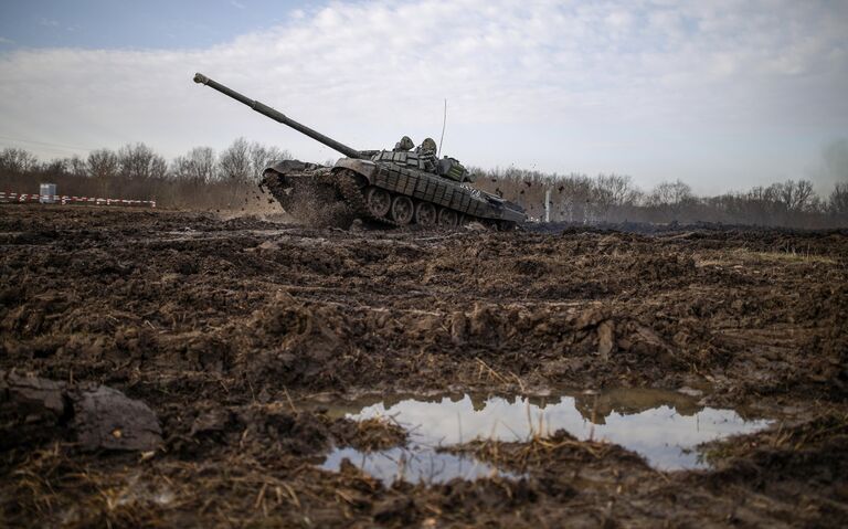 Тренировка экипажей танка Т-72Б3 в учебном центре по подготовке специалистов для танковых и мотострелковых подразделений Южного военного округа