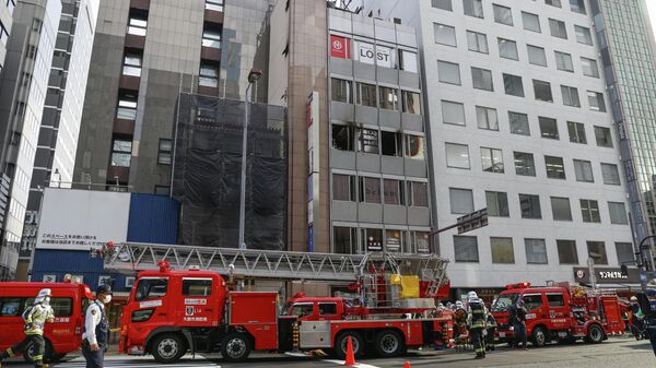Последствия пожара в здании в японском городе Осака