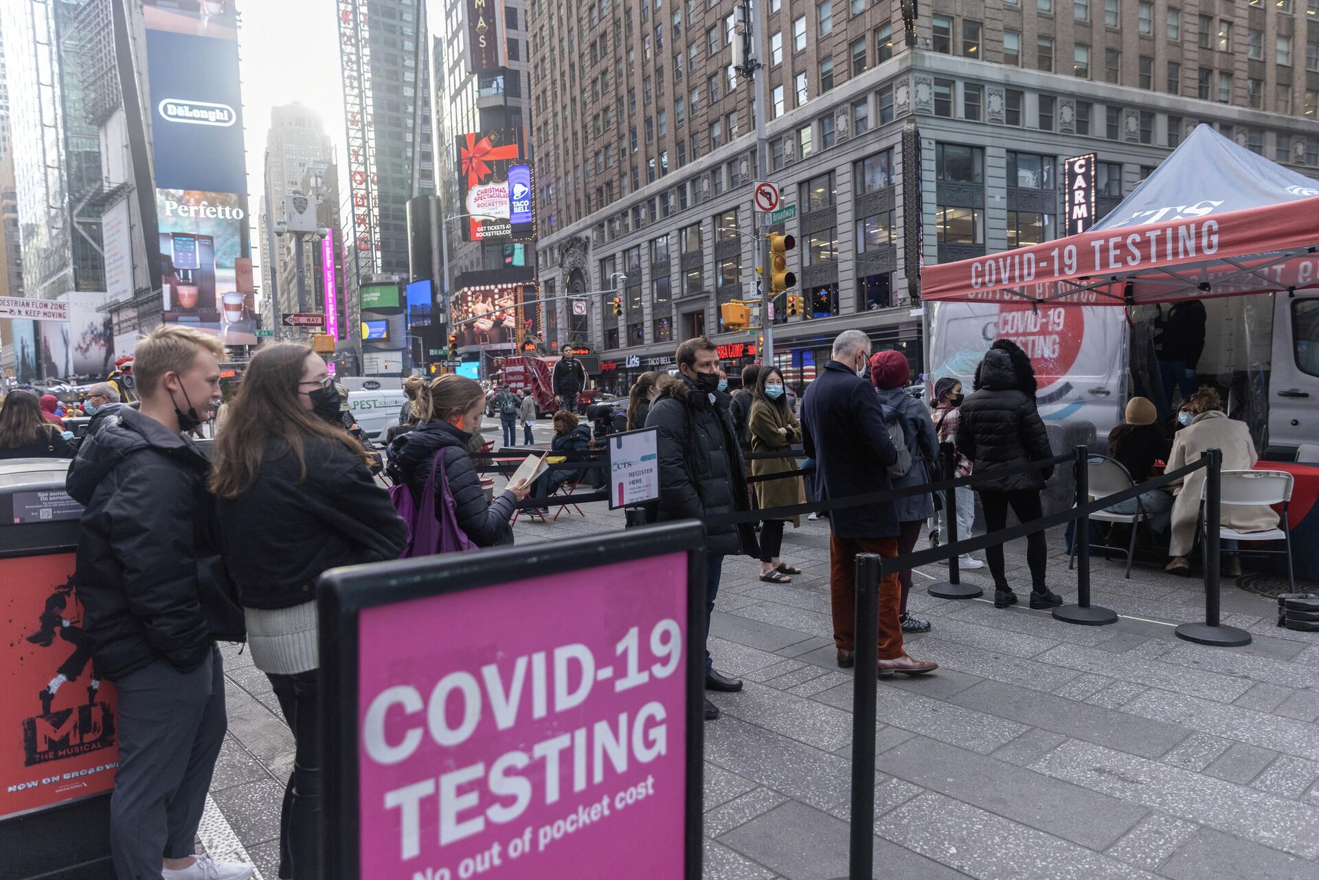 Мобильный пункт тестирования на коронавирус (COVID-19) в Нью-Йорке, США - РИА Новости, 1920, 11.01.2022