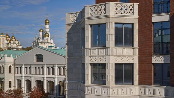 Жилой квартал на Софийской набережной напротив Московского Кремля