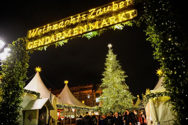 Традиционный рождественский базар на площади Жандарменмаркт в Берлине