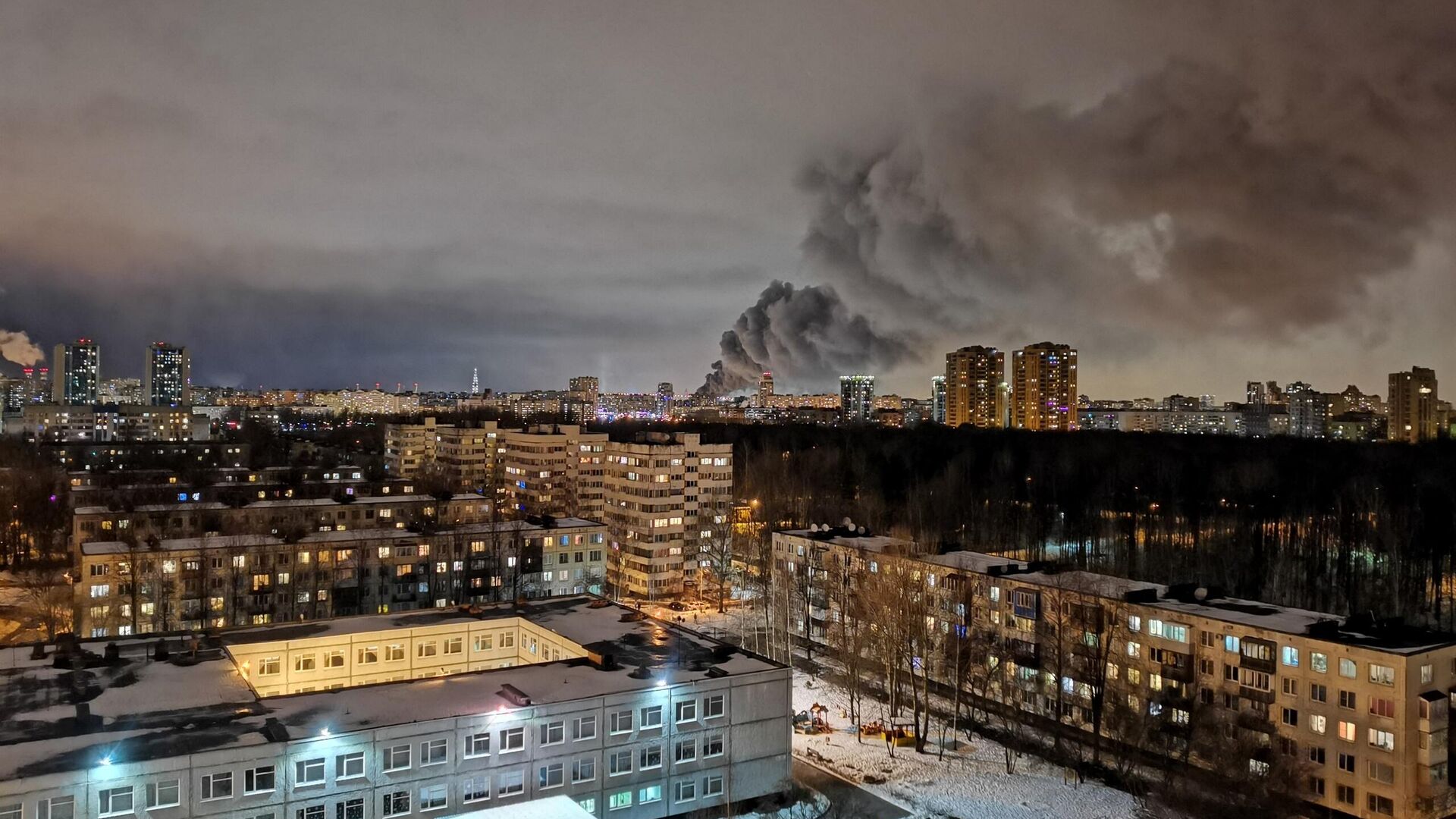 В Петербурге локализовали пожар на заводе "Северная верфь"