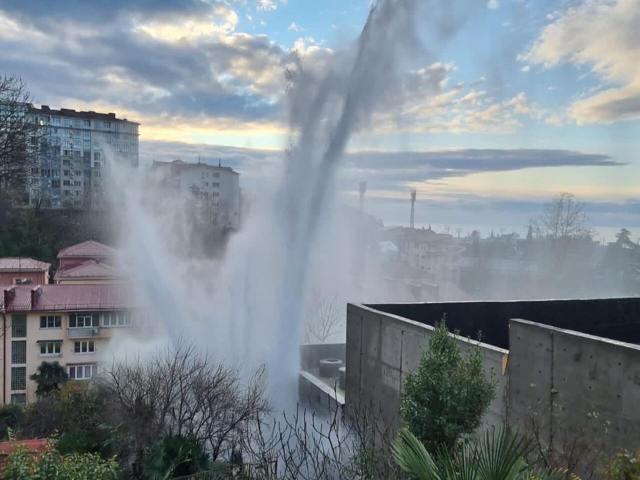 В Сочи оползень повредил магистральный водовод - РИА Новости, 19.12.2021