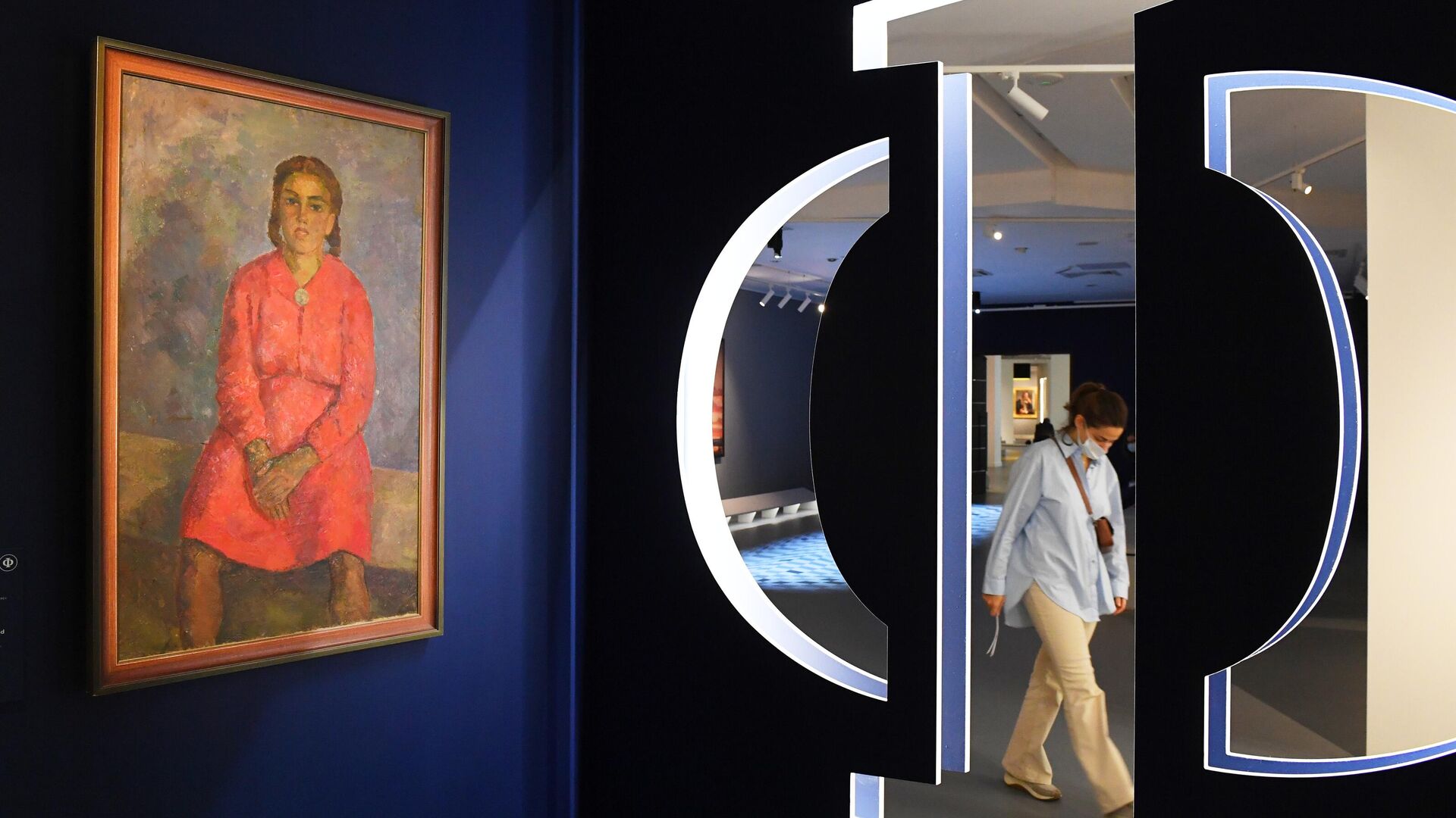 Картина Роберта Фалька Портрет девочки в красном (1952 г.) на выставке Азбука шедевра в музее Новый Иерусалим  - РИА Новости, 1920, 21.12.2021