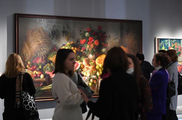 У картины Бориса Щербакова Колхозное изобилие (1950 г.) на выставке Азбука шедевра в музее Новый Иерусалим 