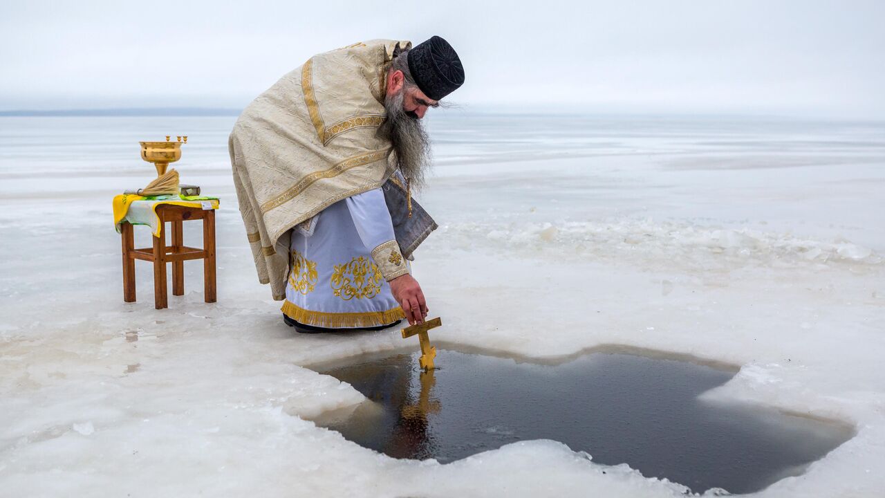 Почему не портится крещенская святая вода - Новости - ru