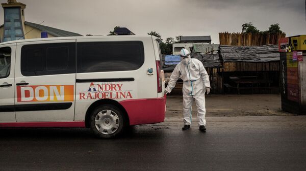 Машина скорой помощи в порту Туамасина, Мадагаскар 