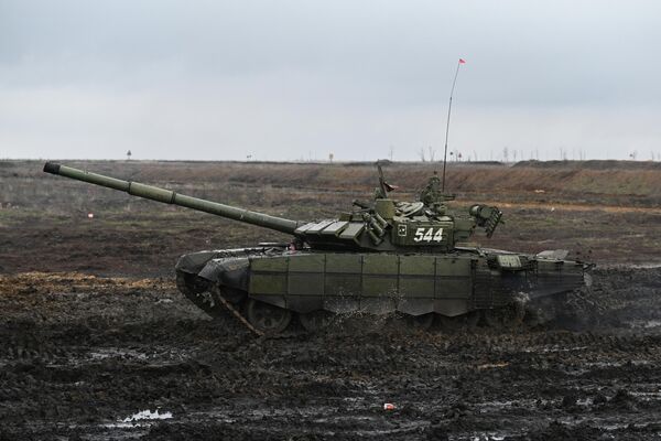 Танк Т-72Б3 на полигоне Кадамовский в Ростовской области