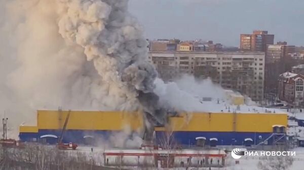 Пожар в торговом центре Лента в Томске. Кадр из видео