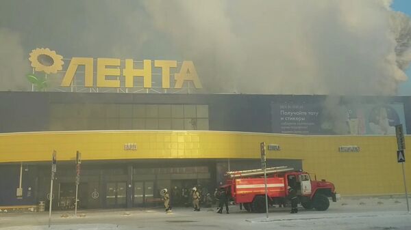 Торговый центр Лента горит в Томске. Кадры МЧС
