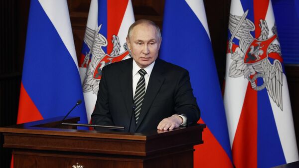 Президент РФ Владимир Путин выступает на расширенном заседании коллегии Министерства обороны РФ