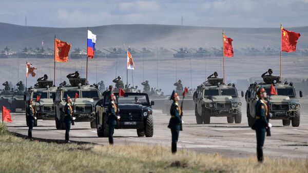 Парад военной техники в ходе совместных учений России и Китая