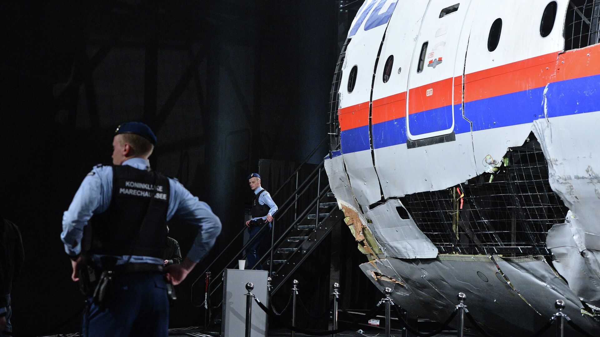 Реконструированные обломки рейса MH17 авиакомпании Malaysia Airlines на авиабазе Гильзе-Рейен, Нидерланды - РИА Новости, 1920, 09.03.2022