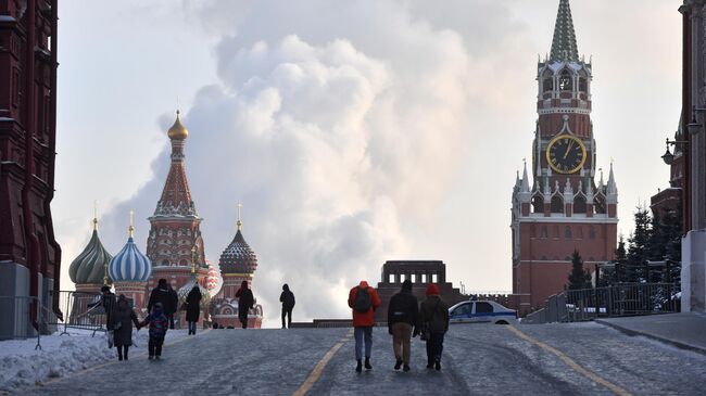 Люди на Красной площади в Москве