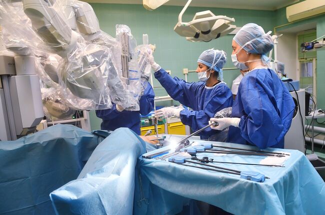 Операция с помощью хирургического робота Да Винчи (Da Vinci Surgical System) в Московский областной НИИ акушерства и гинекологии города Москвы Операция с помощью хирургического робота Да Винчи (Da Vinci Surgical System) в Московский областной НИИ акушерства и гинекологии города Москвы