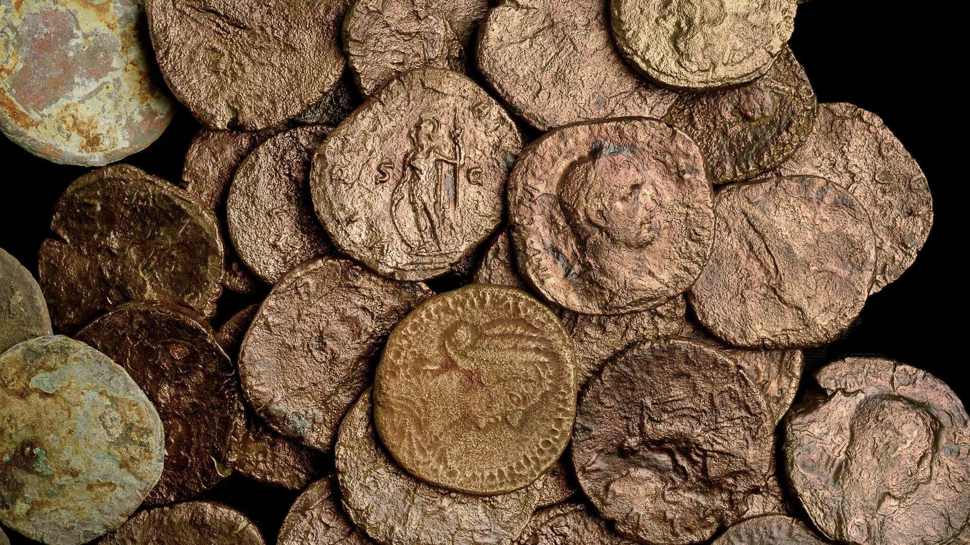 Монеты, найденные у побережья Кейсарии в Средиземном море - РИА Новости, 1920, 23.12.2021