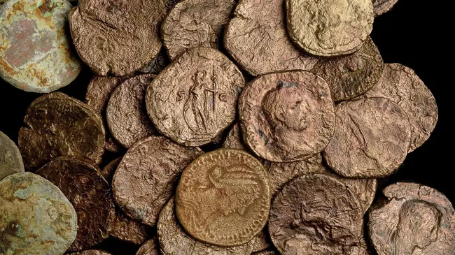 Монеты, найденные у побережья Кейсарии в Средиземном море