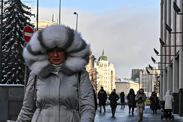 Прохожие на улице в Москве