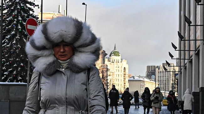 Прохожие на улице в Москве