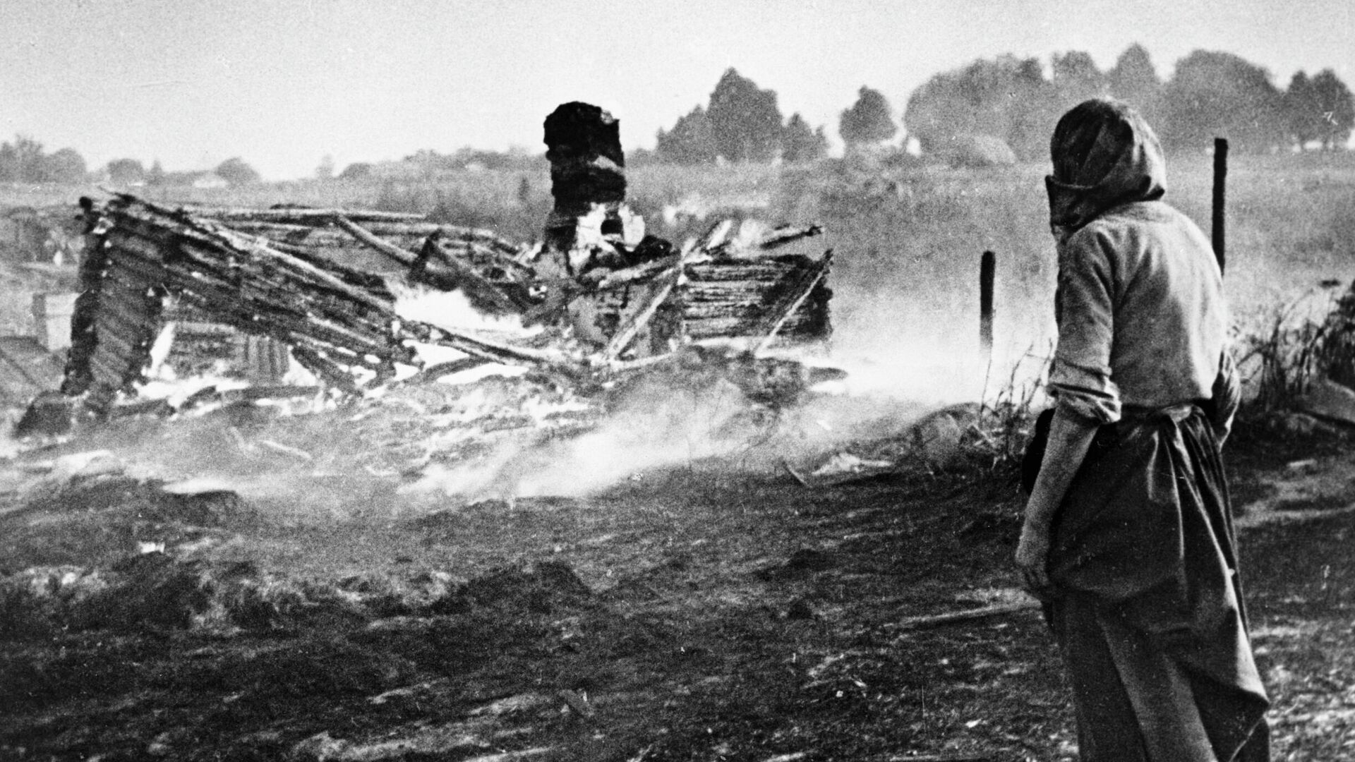 Гитлеровцы сожгли дотла белорусскую деревню - РИА Новости, 1920, 22.12.2021
