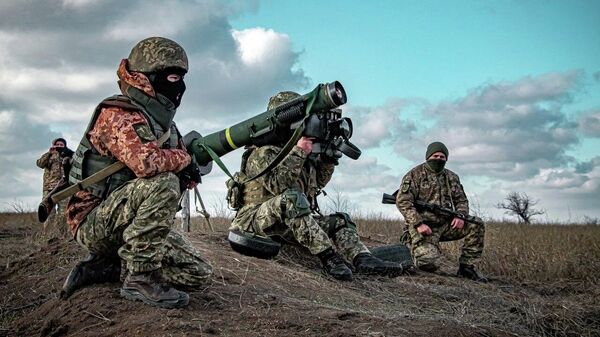 Украинские военные провели учебные стрельбы из ракетного комплекса Javelin в Донбассе