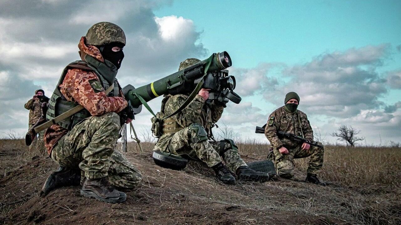 Украинские военные провели учебные стрельбы из ракетного комплекса Javelin в Донбассе - РИА Новости, 1920, 19.06.2022