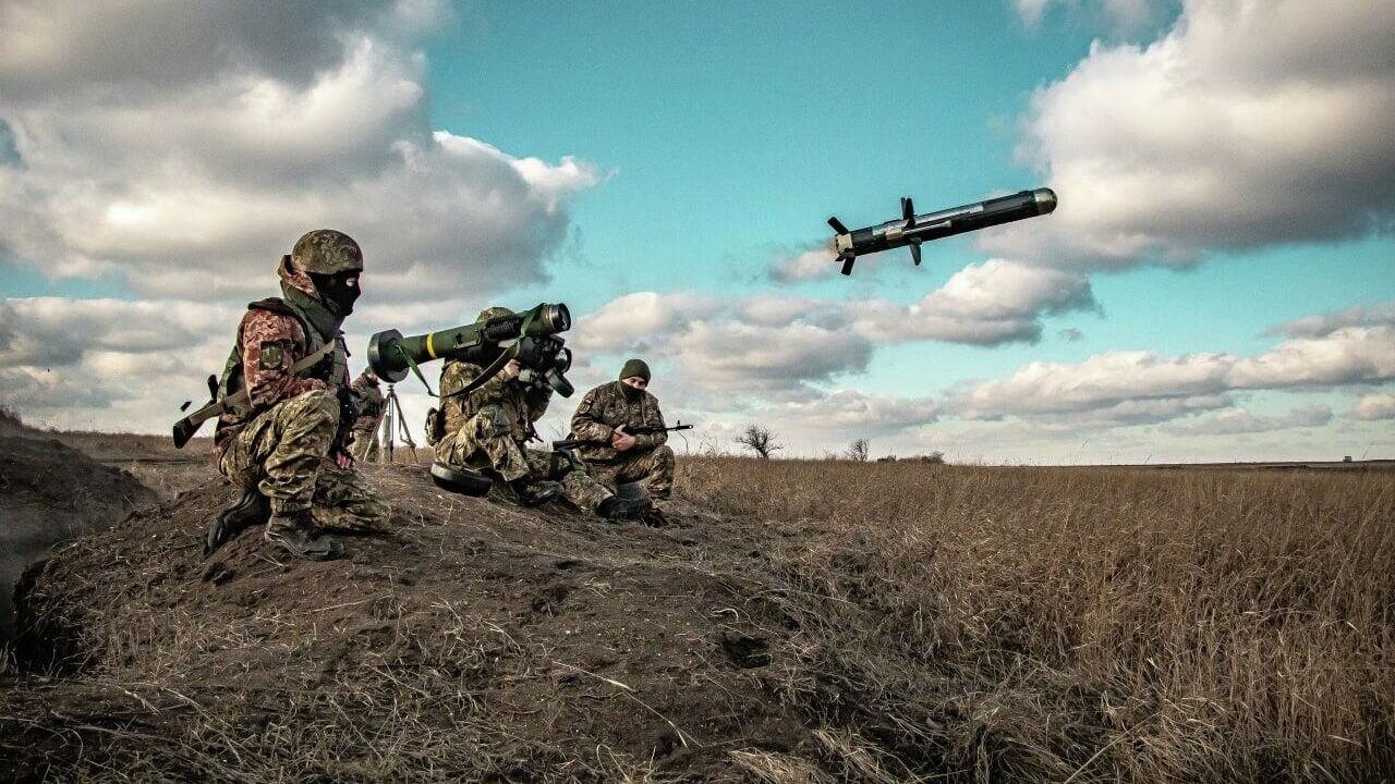 Украинские военные провели учебные стрельбы из ракетного комплекса Javelin в Донбассе - РИА Новости, 1920, 27.12.2021